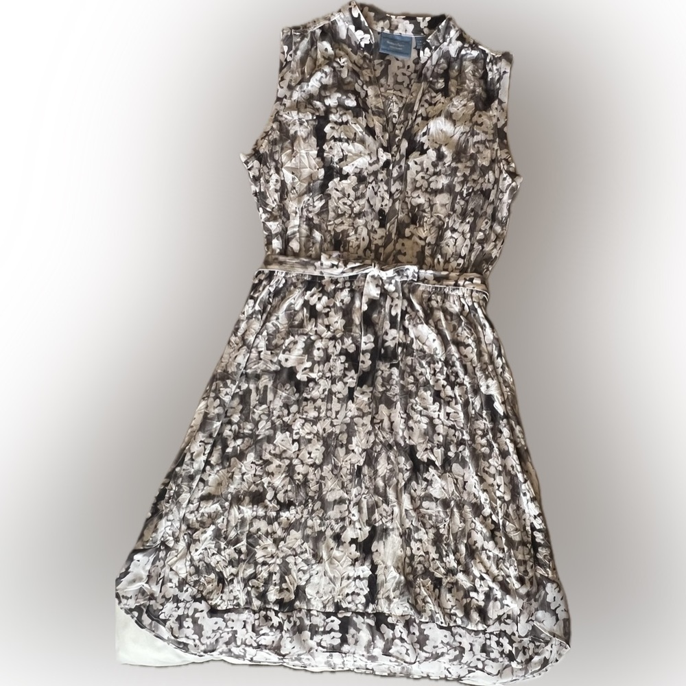 Simply Vera Vera Wang Floral Sleeveless V-Neck Dress. Tie Waistline. Size small